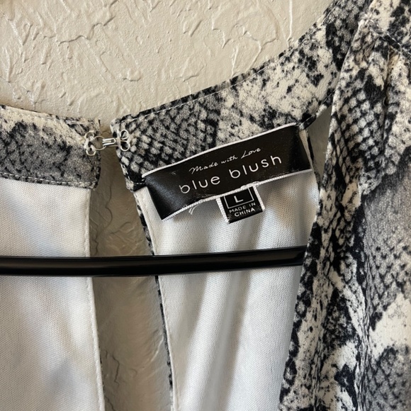 Snake print boutique romper - Picture 3 of 3